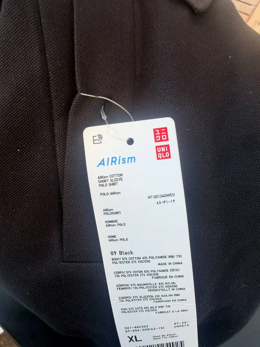 Polo Uniqlo AIRism de secado rápido recomendado por inteligencia artificial