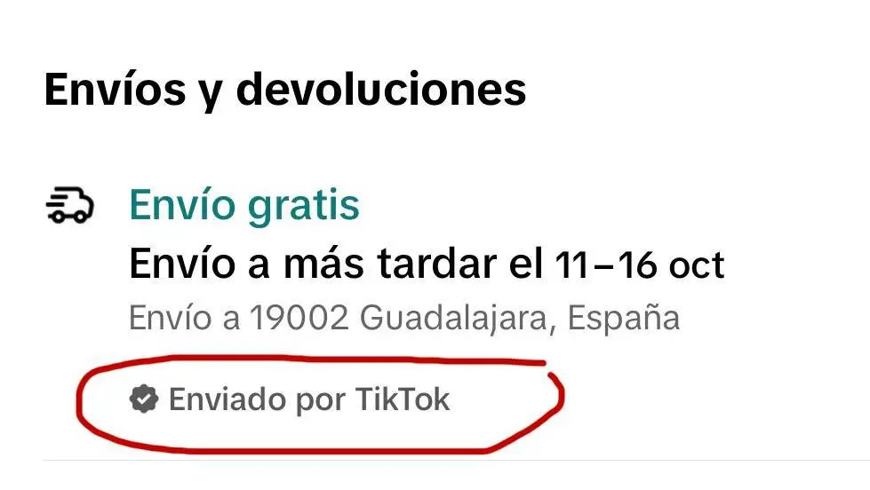 Ficha de un producto Full service en TikTok Shop con el texto Enviado por TikTok en el bloque Envíos y devoluciones